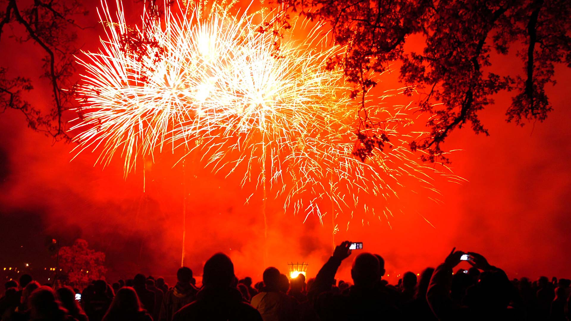 Lions-Club-Fireworks-Red